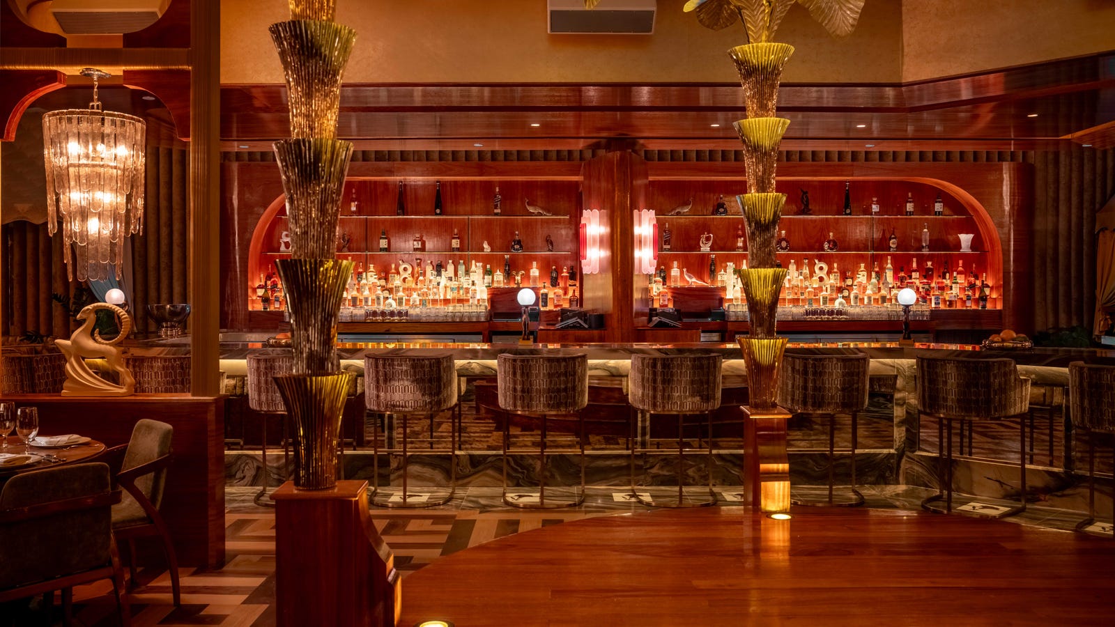 Sophisticated Delilah Dallas bar with elegant Art Deco details