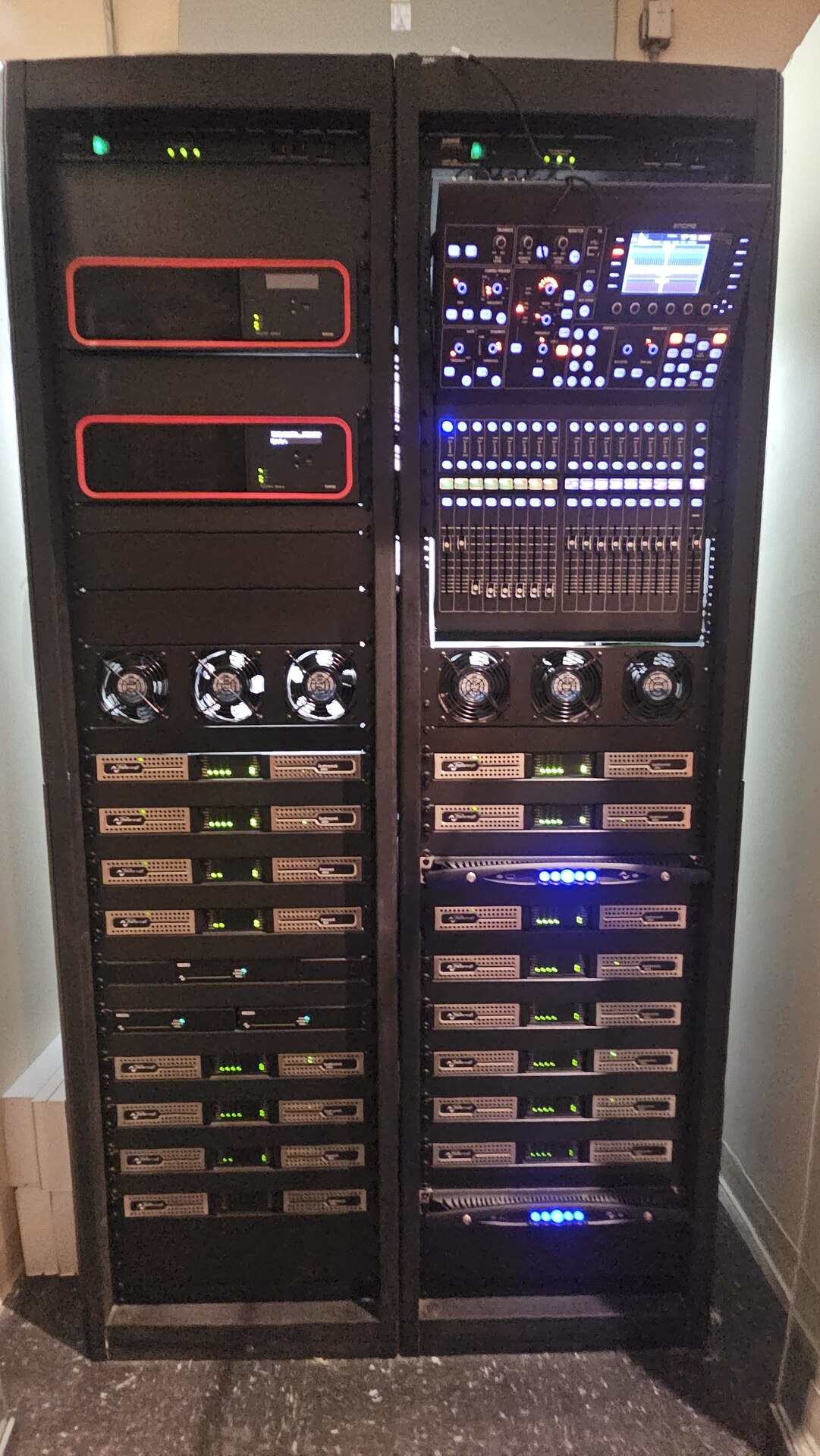 Delilah Dallas — Restaurant audio, lighting and control system hero image 2